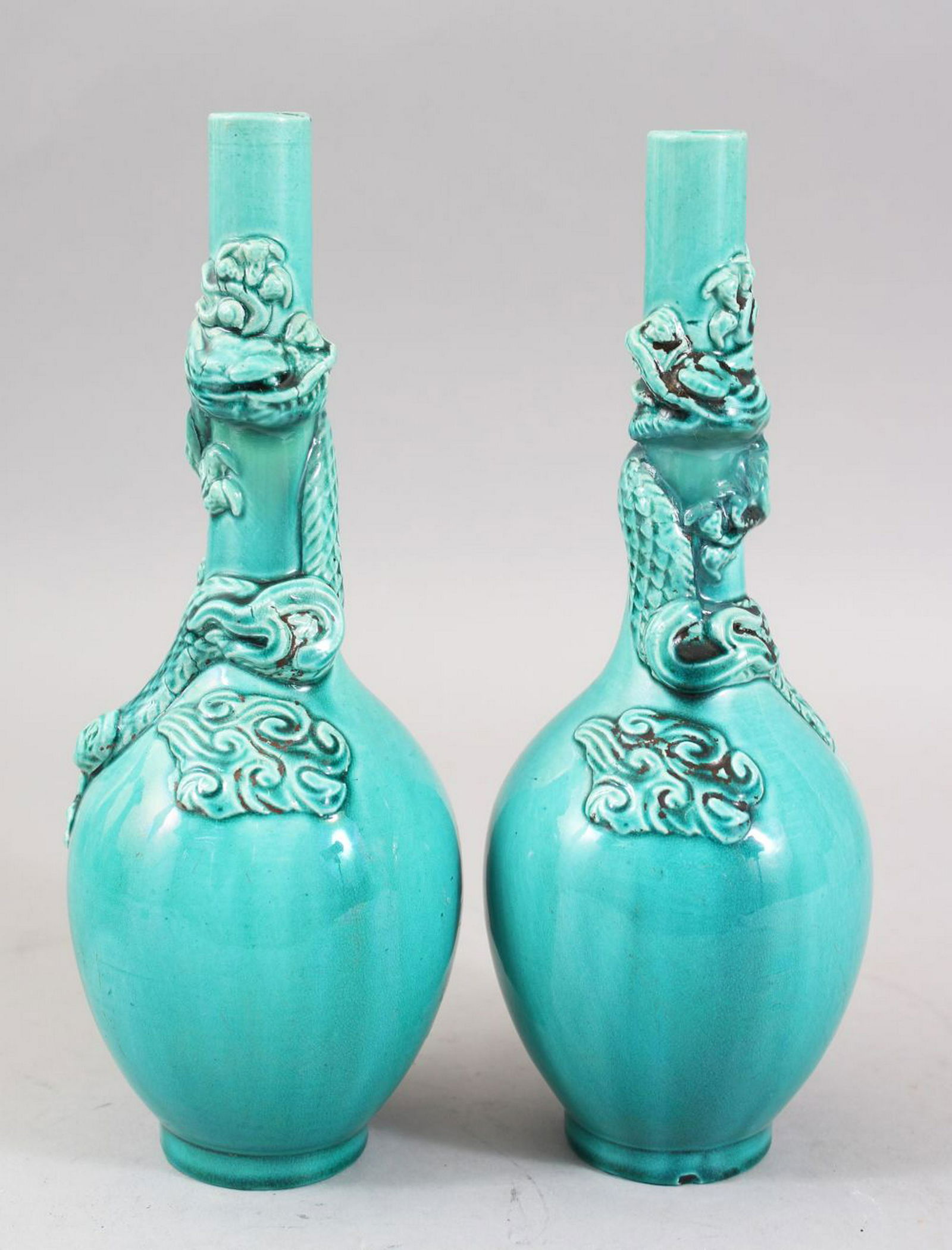A PAIR OF ORIENTAL TURQUOISE GROUND PORCELAIN DRAGON (1 of 6)