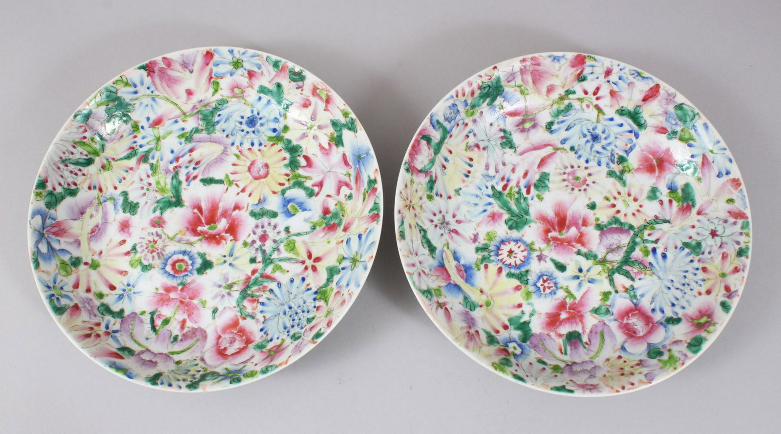 A PAIR OF 19TH / 20TH CENTURY CHINESE FAMILLE ROSE: A PAIR OF 19TH / 20TH CENTURY CHINESE FAMILLE ROSE MILLEFLEUR PORCELAIN DISHES, with thousand flowers style decor, 23.5cm diameter (2).