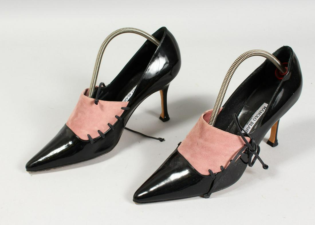 A PAIR OF BLACK MANOLO BLAHNIK HIGH-HEEL SHOES, Size 38: A PAIR OF BLACK MANOLO BLAHNIK HIGH-HEEL SHOES, Size 38
