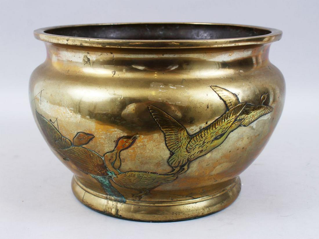 A LARGE JAPANESE MEIJI PERIOD BRONZE GEESE JARDINIERE,: A LARGE JAPANESE MEIJI PERIOD BRONZE GEESE JARDINIERE, the body of the jardiniere with carved decoration of geese, 20.5cm high x 31.5cm diameter.