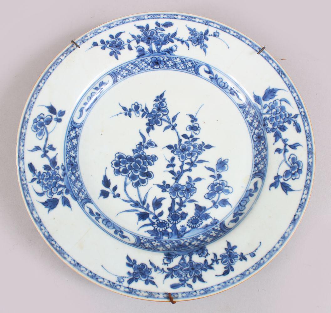 A GOOD 18TH CENTURY CHINESE BLUE & WHITE PORCELAIN (1 of 2)