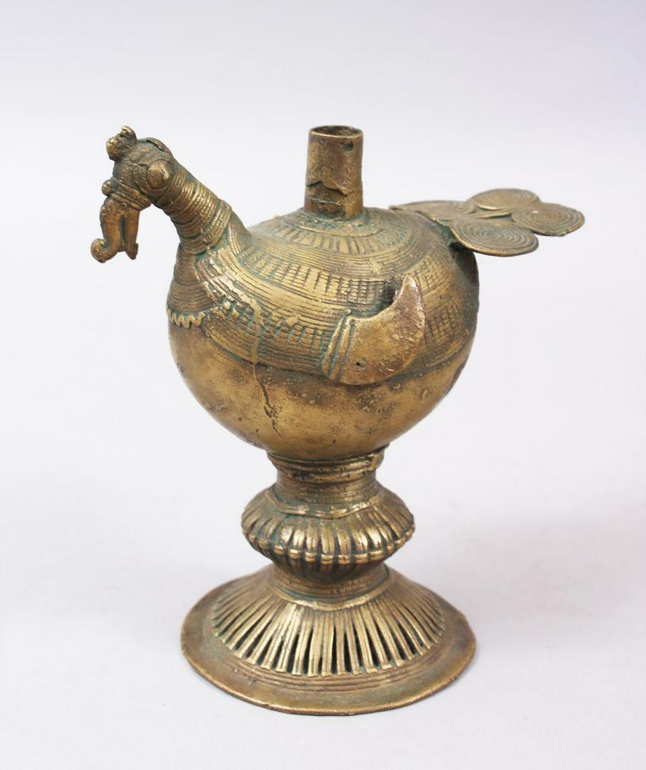 A GOOD 19Th CENTURY INDIAN / ISLAMIC BRONZE HOOKAH: A GOOD 19Th CENTURY INDIAN / ISLAMIC BRONZE HOOKAH BASE, in the form of a mythical bird, 14cm high x 13cm wide.