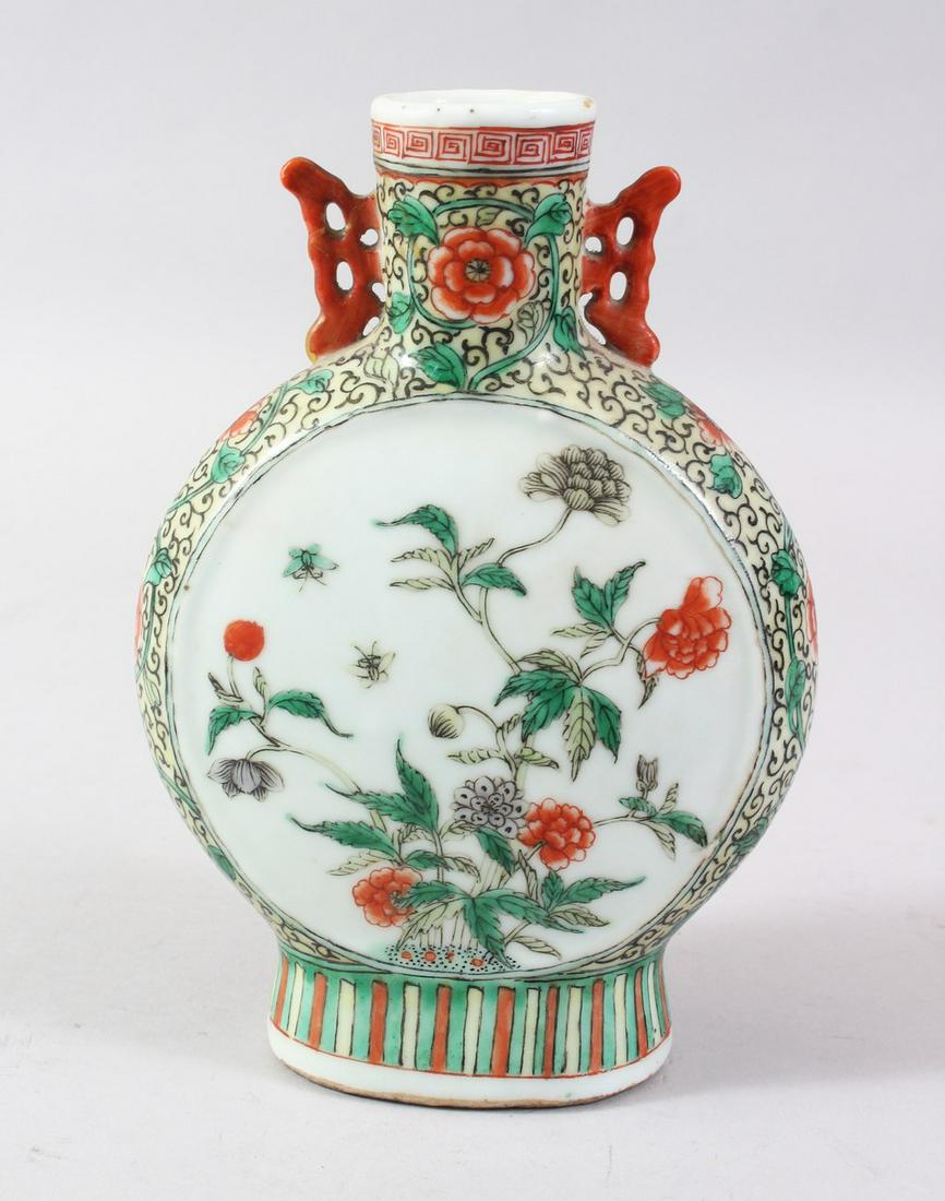 A 19TH CENTURY CHINESE FAMILLE VERTE PORCELAIN MOON: A 19TH CENTURY CHINESE FAMILLE VERTE PORCELAIN MOON FLASK, the sides painted with flowers and insects, with pierced handles, 20.5cm high.