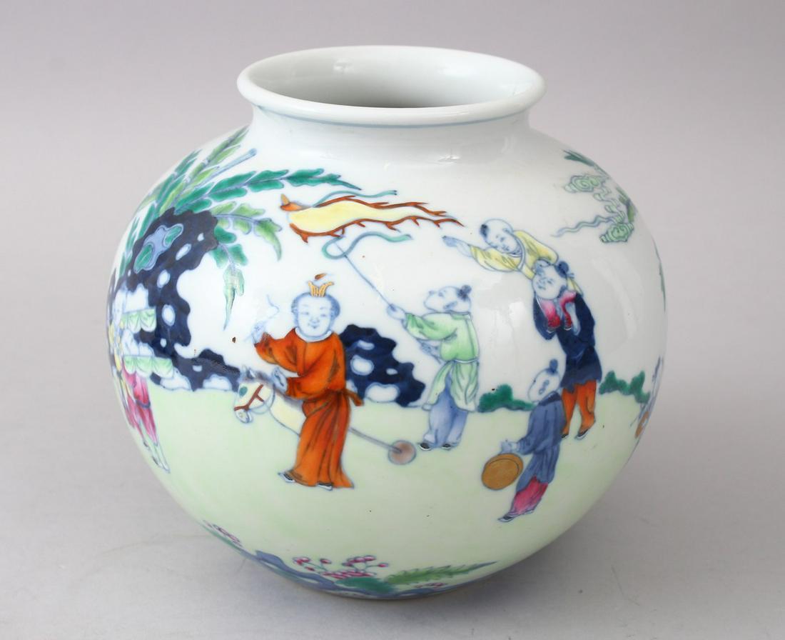A GOOD CHINESE FAMILLE ROSE PORCELAIN BRUSH WASH / JAR,: A GOOD CHINESE FAMILLE ROSE PORCELAIN BRUSH WASH / JAR, the body of the vase decorated with scenes of boys playing in landscapes, the base of the vase bearing a six character 15cm x 17cm wide.