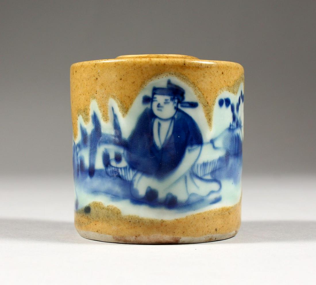 A SMALL BLUE AND WHITE DECORATED CIRCULAR INK POT.: A SMALL BLUE AND WHITE DECORATED CIRCULAR INK POT. 2.5ins high.