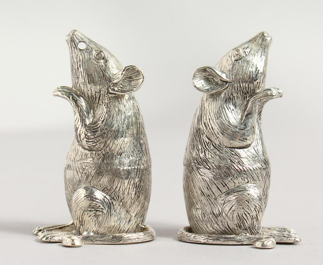 A PAIR OF NOVELTY .800 MICE SALT AND PEPPERS.: A PAIR OF NOVELTY .800 MICE SALT AND PEPPERS.