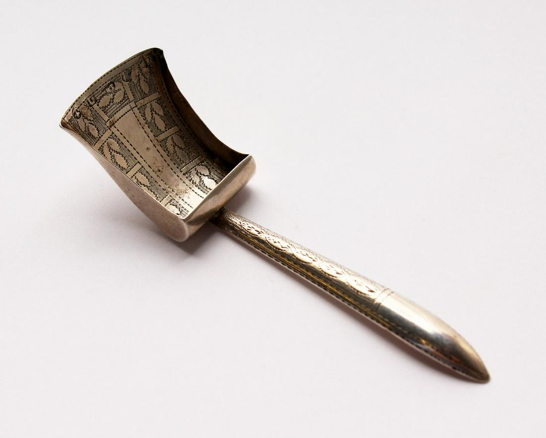 A GEORGE III CADDY SHOVEL. Birmingham 1811.: A GEORGE III CADDY SHOVEL. Birmingham 1811.