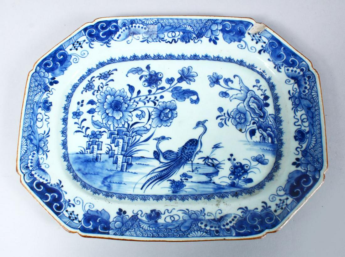 A GOOD 19TH CENTURY CHINESE BLUE & WHITE PORCELAIN: A GOOD 19TH CENTURY CHINESE BLUE & WHITE PORCELAIN SERVING DISH, decorated with scenes of peacocks amongst native flora with butterfly borders, 27.5cm high x 36cm.
