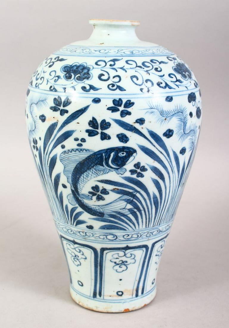 A GOOD CHINESE BLUE & WHITE PORCELAIN MEIPING VASE, the (1 of 6)