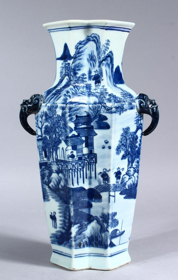 A 18TH / 19TH CENTURY CHINESE BLUE & WHITE PORCELAIN (1 of 10)