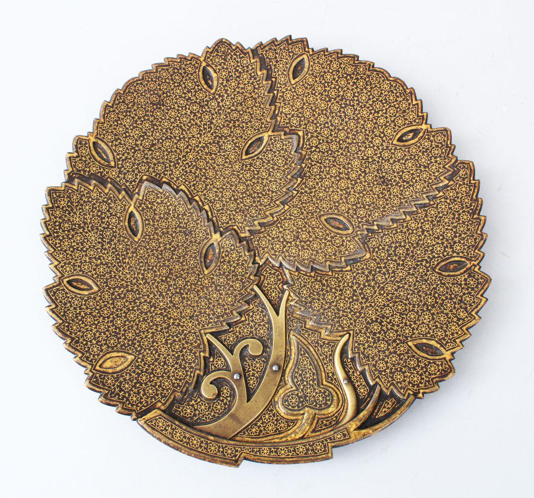 A 19TH CENTURY ISLAMIC INDIAN PUNJAB QAFTEGARI DISH, of: A 19TH CENTURY ISLAMIC INDIAN PUNJAB QAFTEGARI DISH, of stylised leaf form, with inlaid gold and silver decoration, 24cm diameter.