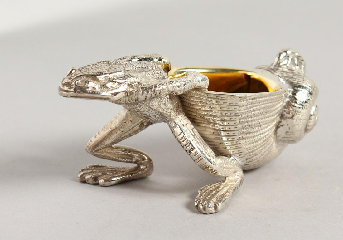 A FROG PLATED SALT.: A FROG PLATED SALT.