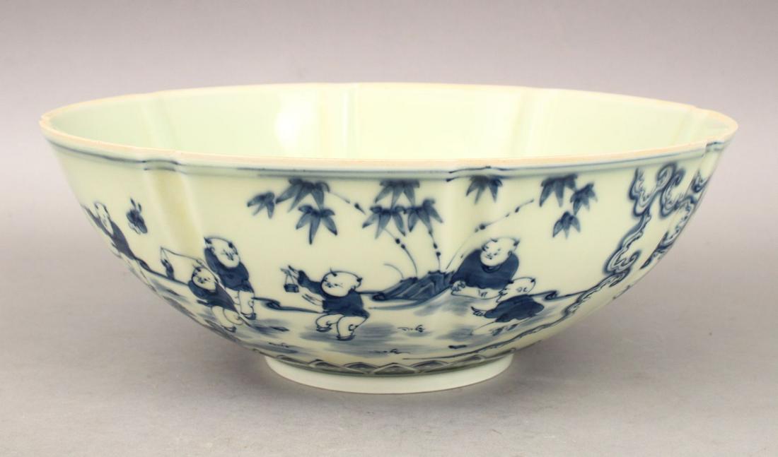 A GOOD CHINESE MING STYLE BLUE & WHITE EGGSHELL LIKE (1 of 7)