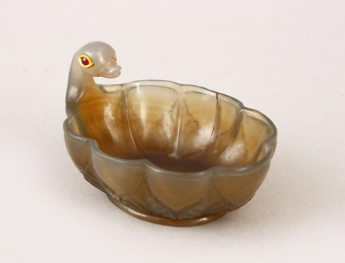 A FINE CARVED AGATE BOWL IN THE FORM OF A BIRD WITH (1 of 7)