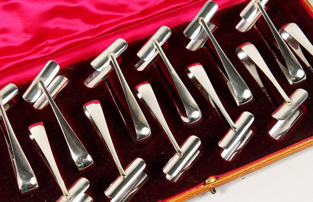A SET OF TWELVE PLATED ASPARAGUS SERVERS, in a fitted: A SET OF TWELVE PLATED ASPARAGUS SERVERS, in a fitted leather case, JAYS, OXFORD STREET.