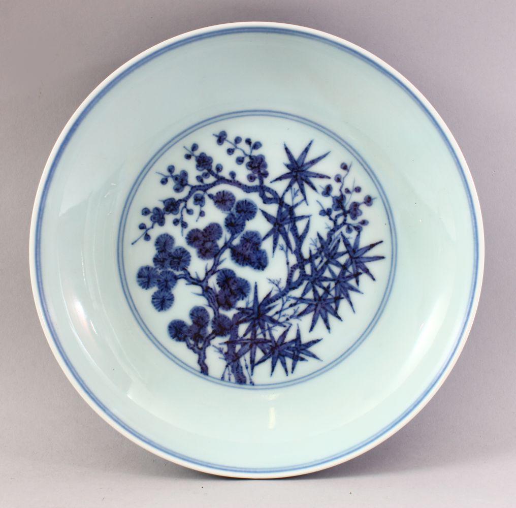 A GOOD CHINESE MING STYLE BLUE & WHITE PORCELAIN DISH, (1 of 4)