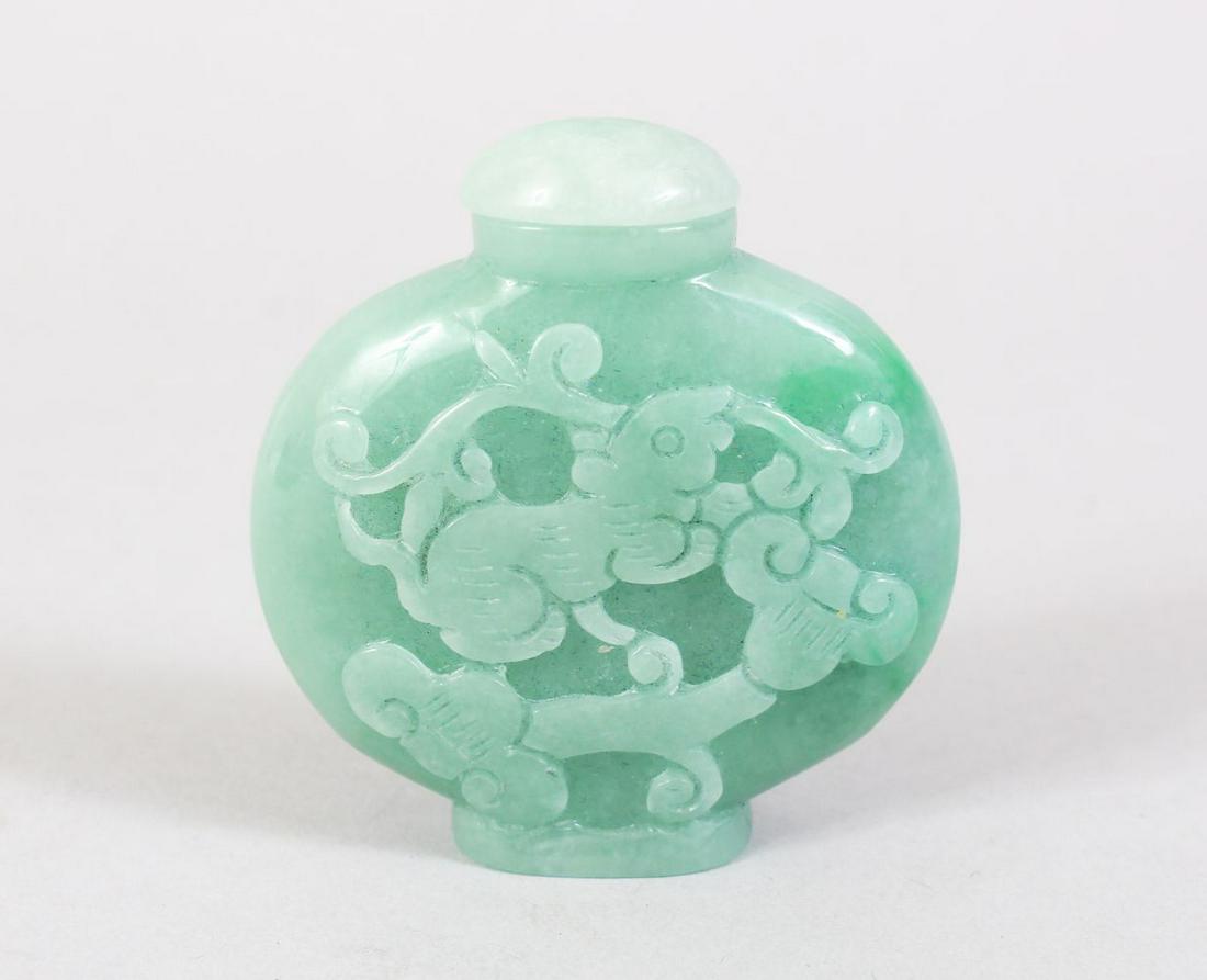 A GOOD 19TH / 20TH CENTURY CHINESE JADE / JADEITE SNUFF (1 of 3)