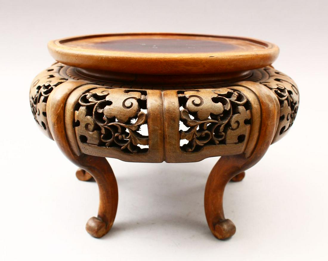 A GOOD 19TH CENTURY CHINESE CARVED AND PIERCED HARDWOOD (1 of 2)