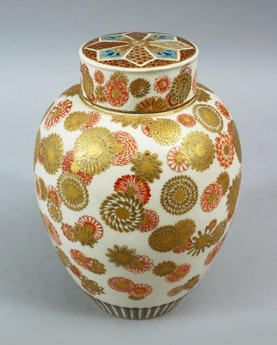 A GOOD JAPANESE MEIJI PERIOD SATSUMA LIDDED JAR & (1 of 4)