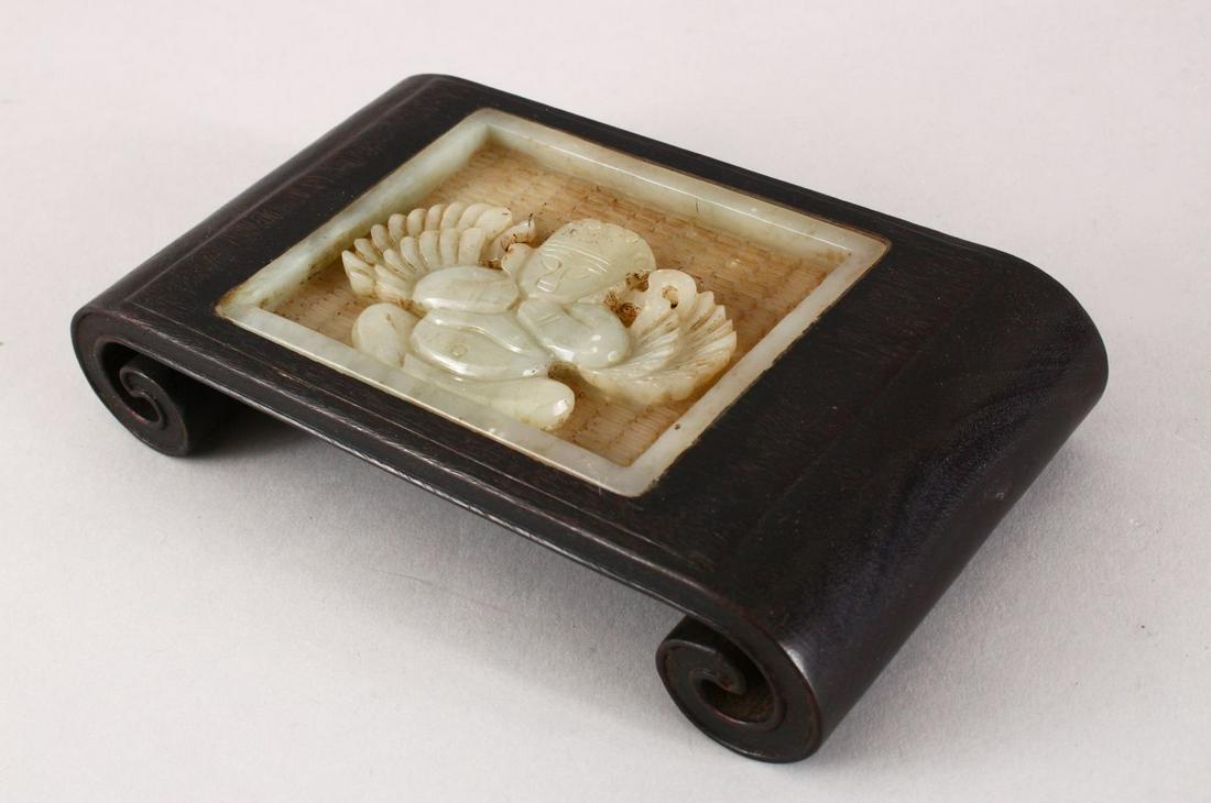 A GOOD 19TH / 20TH CENTURY CHINESE CARVED JADE & (1 of 4)