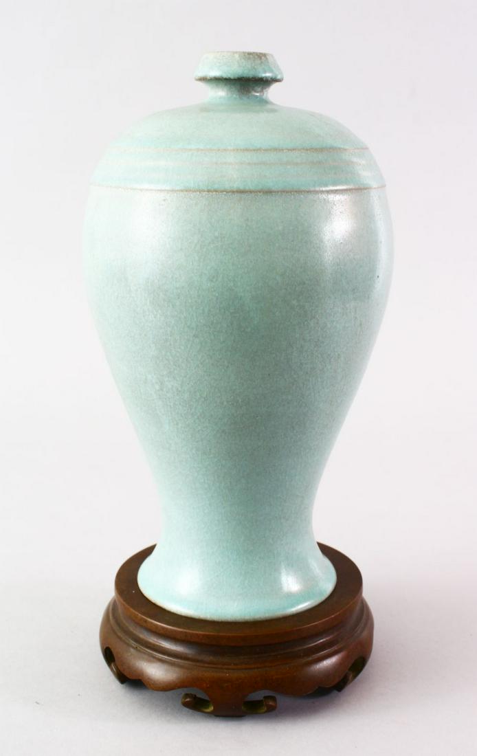 A GOOD CHINESE SONG STYLE RUYAO PORCELAIN VASE ON (1 of 5)