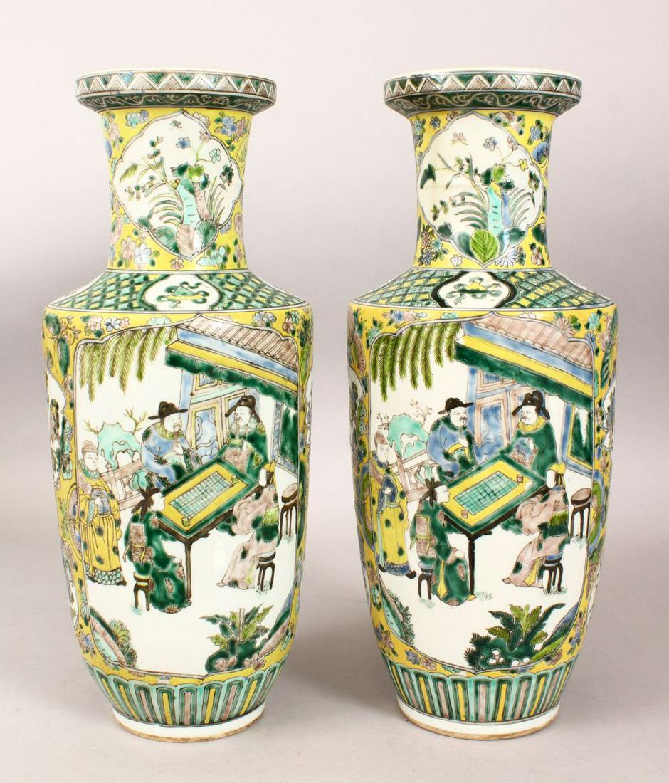 A PAIR OF 19TH CENTURY CHINESE ROULEAU FAMILLE VERTE (1 of 8)