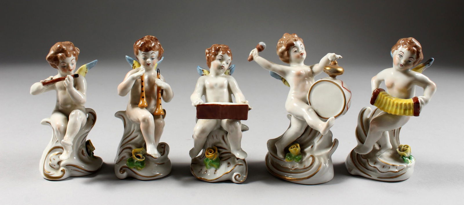 A CAPODIMONTE FIVE PIECE MINIATURE CHERUB BAND. 4.5ins: A CAPODIMONTE FIVE PIECE MINIATURE CHERUB BAND. 4.5ins high.