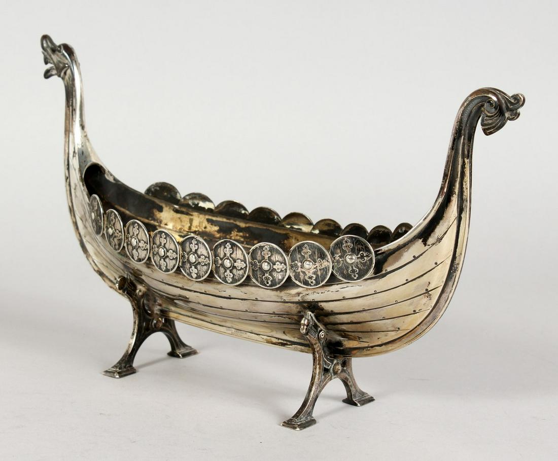 A DAVID ANDERSON .830 SILVER VIKING BOAT. 10ins long.: A DAVID ANDERSON .830 SILVER VIKING BOAT. 10ins long.