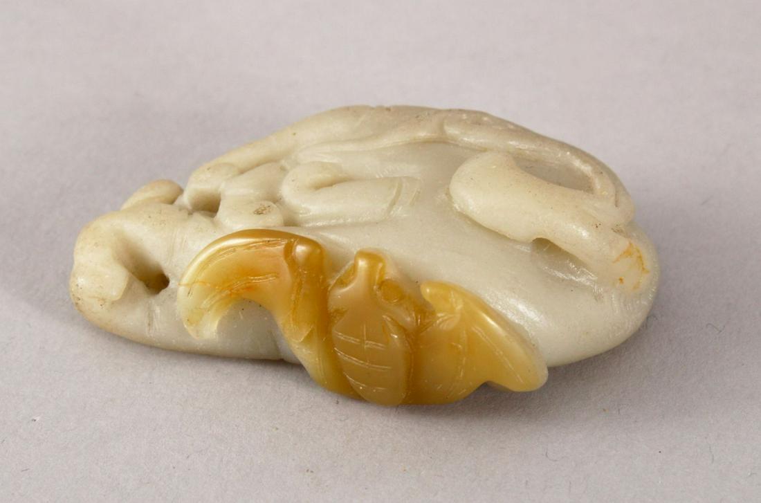 A 20TH CENTURY CHINESE CARVED SOAPSTONE FIGURE OF A BAT: A 20TH CENTURY CHINESE CARVED SOAPSTONE FIGURE OF A BAT UPON JELLYFISH, 6cm