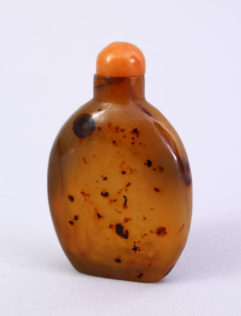 A GOOD CHINESE 19TH / 20TH CENTURY CARVED AGATE SNUFF (1 of 3)