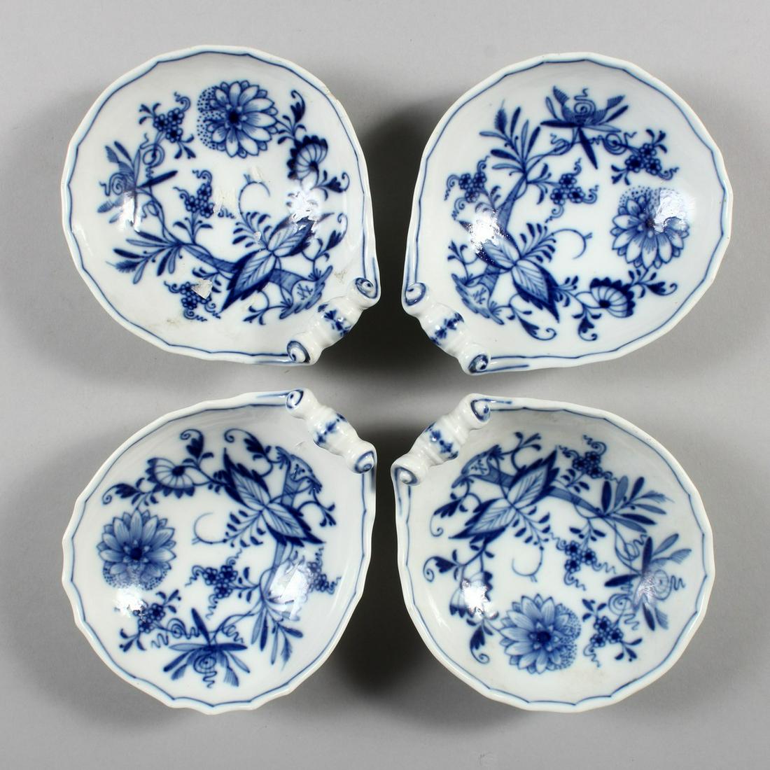 A SET OF FOUR MEISSEN PORCELAIN ONION PATTERN SHELL: A SET OF FOUR MEISSEN PORCELAIN ONION PATTERN SHELL SHAPED DISHES. Cross swords mark in blue. 4.5ins.