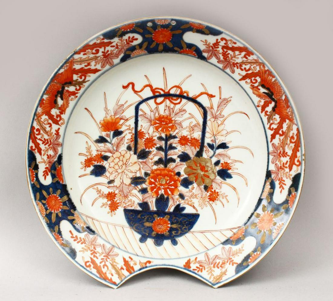 A 19TH CENTURY CHINESE IMARI PORCELAIN DISH, decorated (1 of 3)