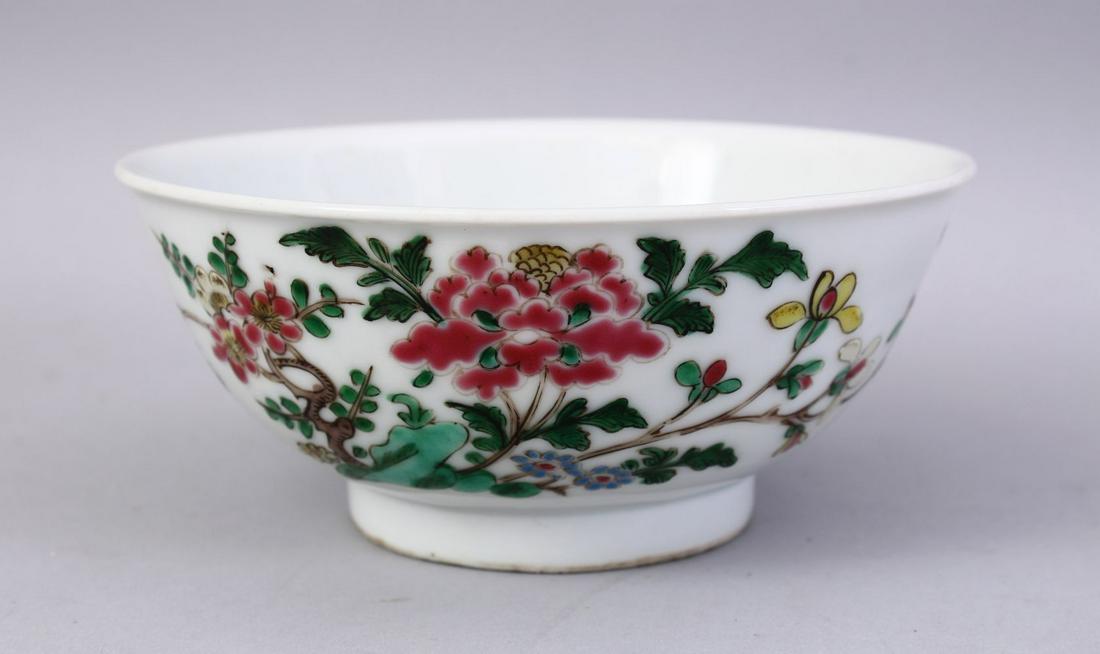 A GOOD 19TH CENTURY CHINESE FAMILLE ROSE PORCELAIN: A GOOD 19TH CENTURY CHINESE FAMILLE ROSE PORCELAIN BOWL,the body with decoration depicting birds amongst flora, the base with an inscribed mark, 17cm.