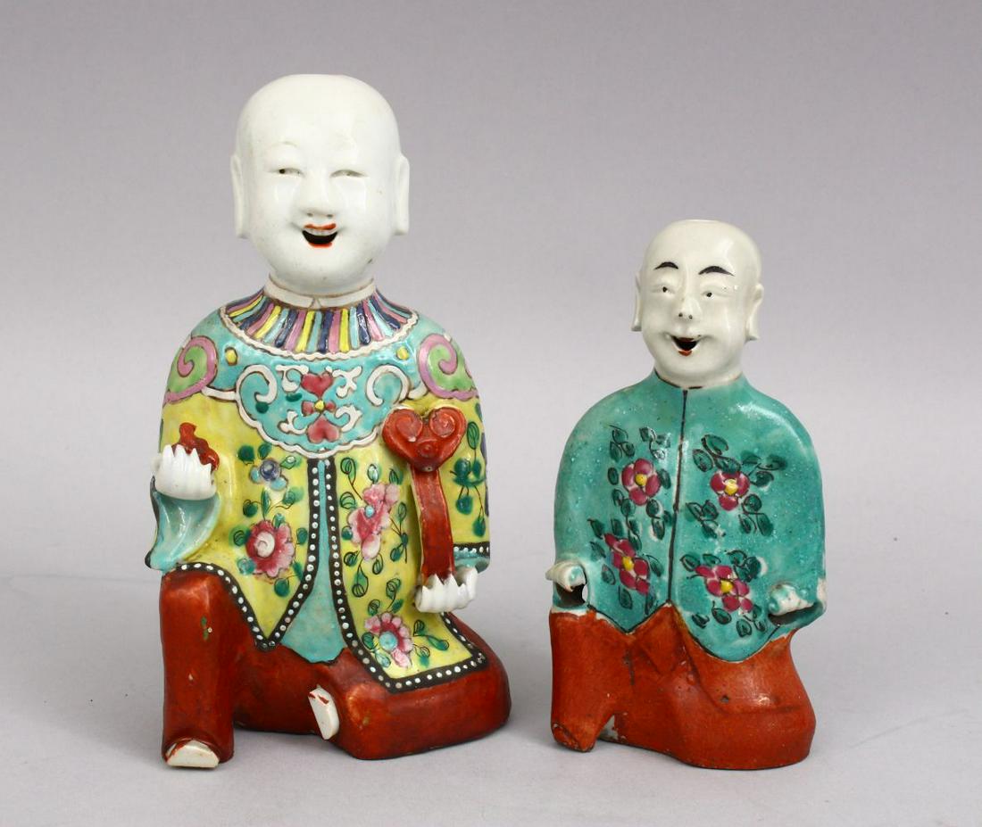 A LOT OF TWO CHINESE FAMILLE ROSE PORCELAIN FIGURES, (1 of 3)