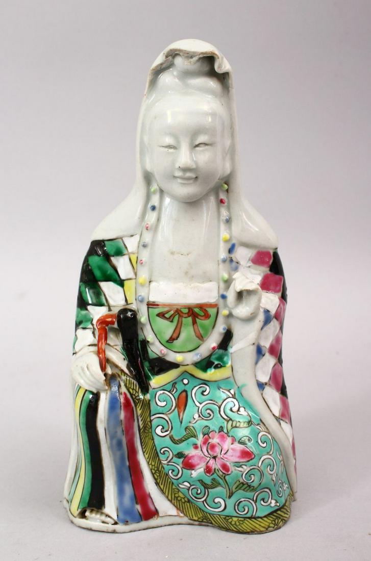 A 18TH / 19TH CENTURY CHINESE FAMILLE ROSE PORCELAIN: A 18TH / 19TH CENTURY CHINESE FAMILLE ROSE PORCELAIN FIGURE OF GUANYIN, in a knelt position holding a ruyi, 20cm.