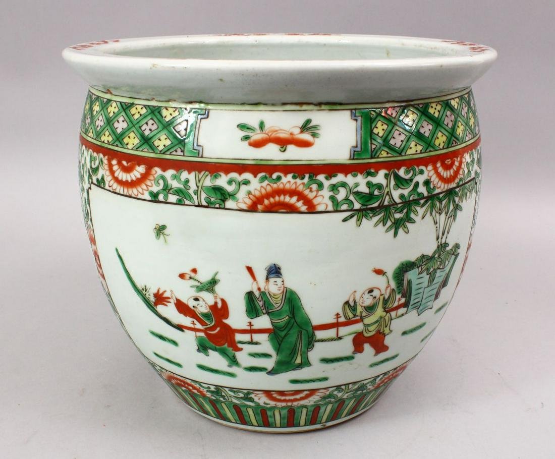 A 19TH CENTURY CHINESE FAMILLE VERTE PORCELAIN (1 of 5)
