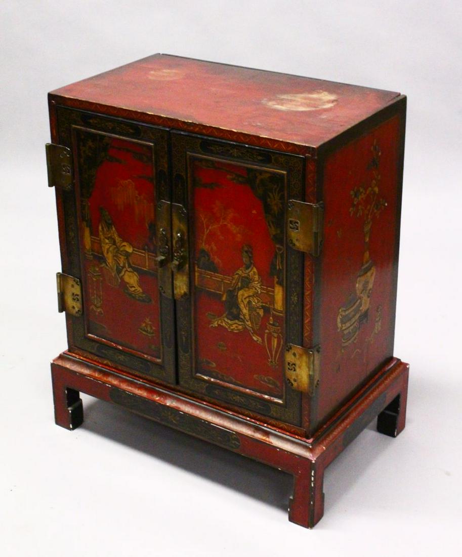 A 19TH CENTURY ORIENTAL / CHINESE RED LACQUER DECORATED (1 of 3)