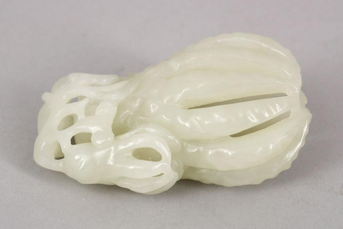A GOOD CHINESE CARVED WHITE JADE FINGER CITRON, 8cm. (1 of 4)