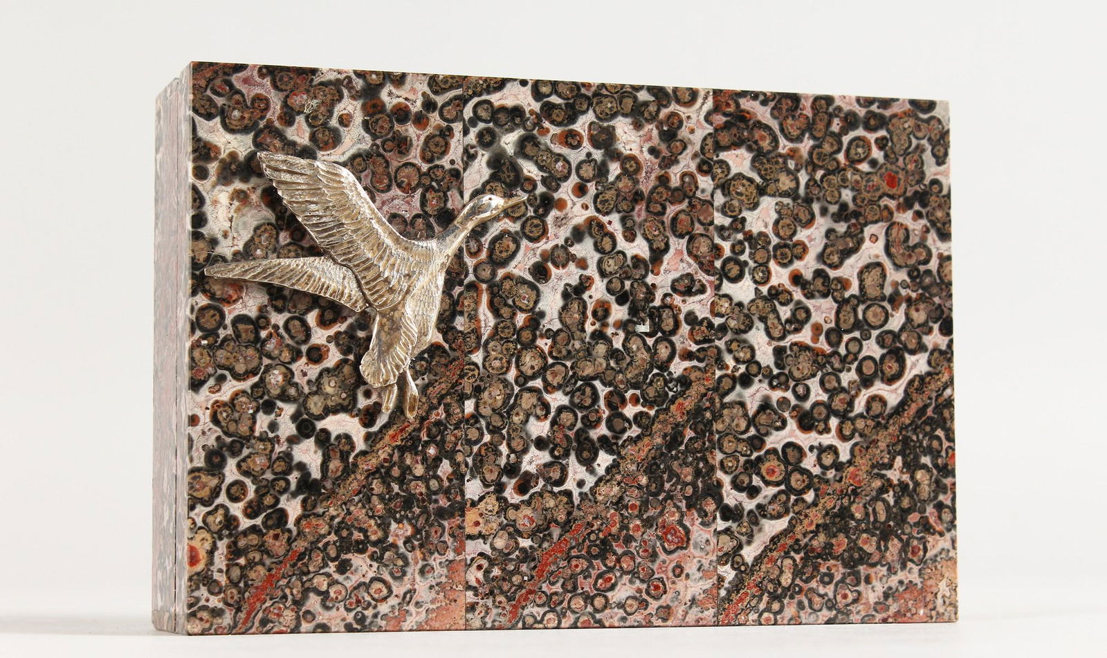 A SUPERB JASPE ORBICULAIRE BOX AND COVER FROM MELLERIO: A SUPERB JASPE ORBICULAIRE BOX AND COVER FROM MELLERIO DITS MELLER, with velvet interior the top with a flying swan. 6ins long x 4ins wide x 1.5ins deep. Stamped MM.