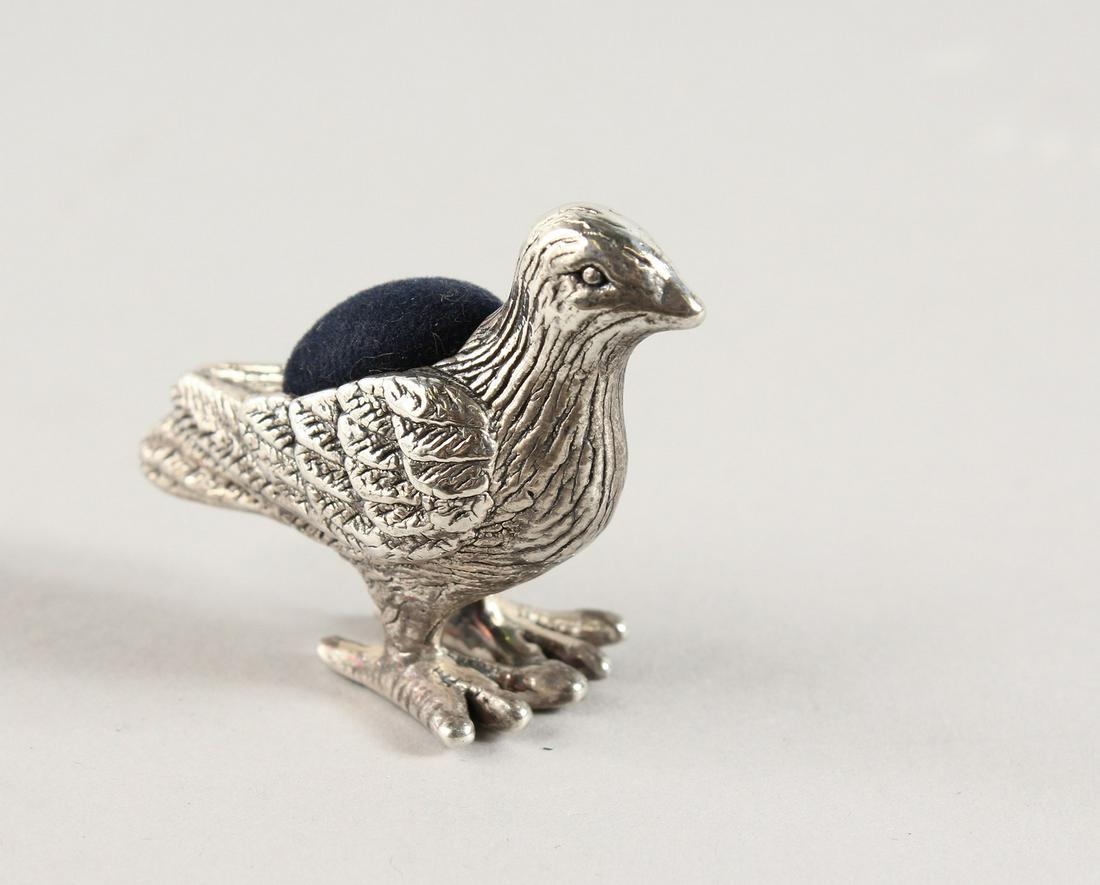 A NOVELTY SILVER BIRD PIN CUSHION.: A NOVELTY SILVER BIRD PIN CUSHION.