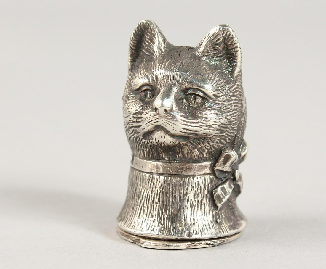 A NOVELTY SILVER CAT'S HEAD VESTA.: A NOVELTY SILVER CAT'S HEAD VESTA.