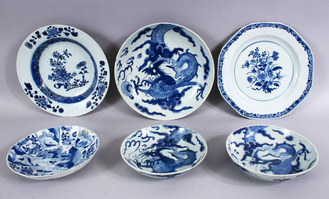 A MIXED LOT OF 18TH / 19TH CENTURY - 6 X CHINESE BLUE &: A MIXED LOT OF 18TH / 19TH CENTURY - 6 X CHINESE BLUE & WHITE PORCELAIN PLATES / DISHES, with some kangxi, some with dragon decoration, some (af) 6cm to 23cm