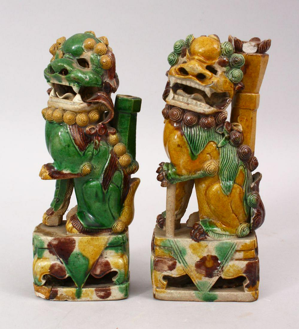 A PAIR OF 19TH CENTURY CHINESE SANCAI PORCELAIN FIGURES (1 of 5)