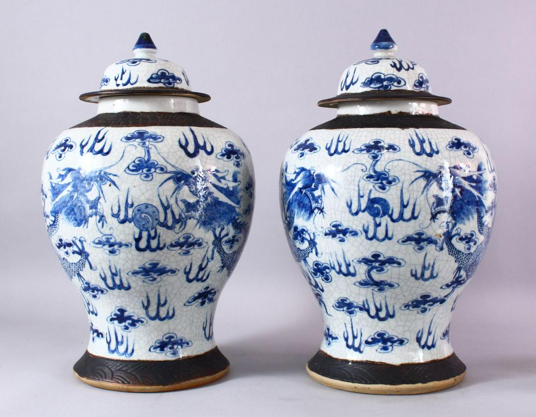 A PAIR OF 19TH CENTURY CHINESE BLUE & WHITE PORCELAIN (1 of 8)