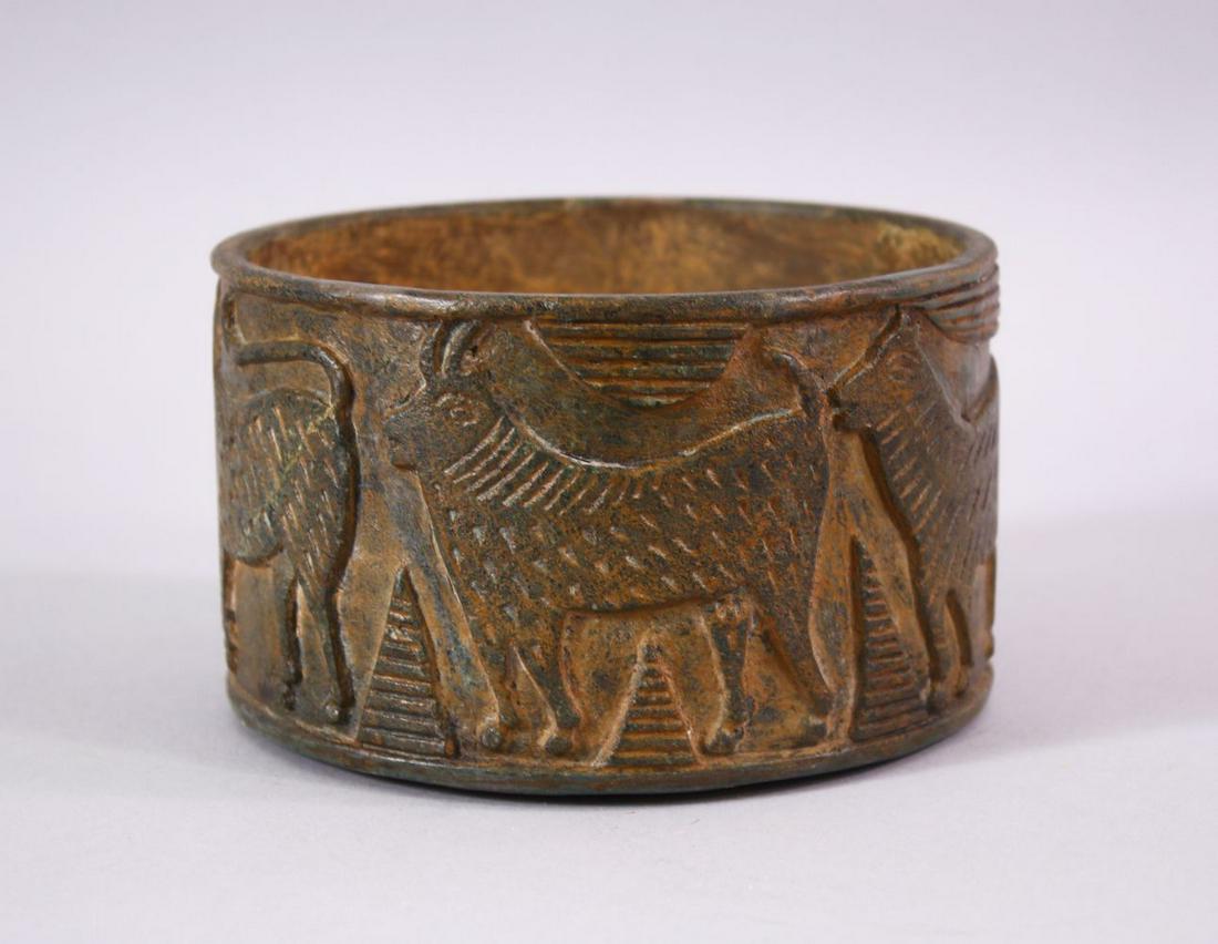 AN EARLY GHANDARA STONE CARVED ANIMAL POT - 14cm (1 of 7)