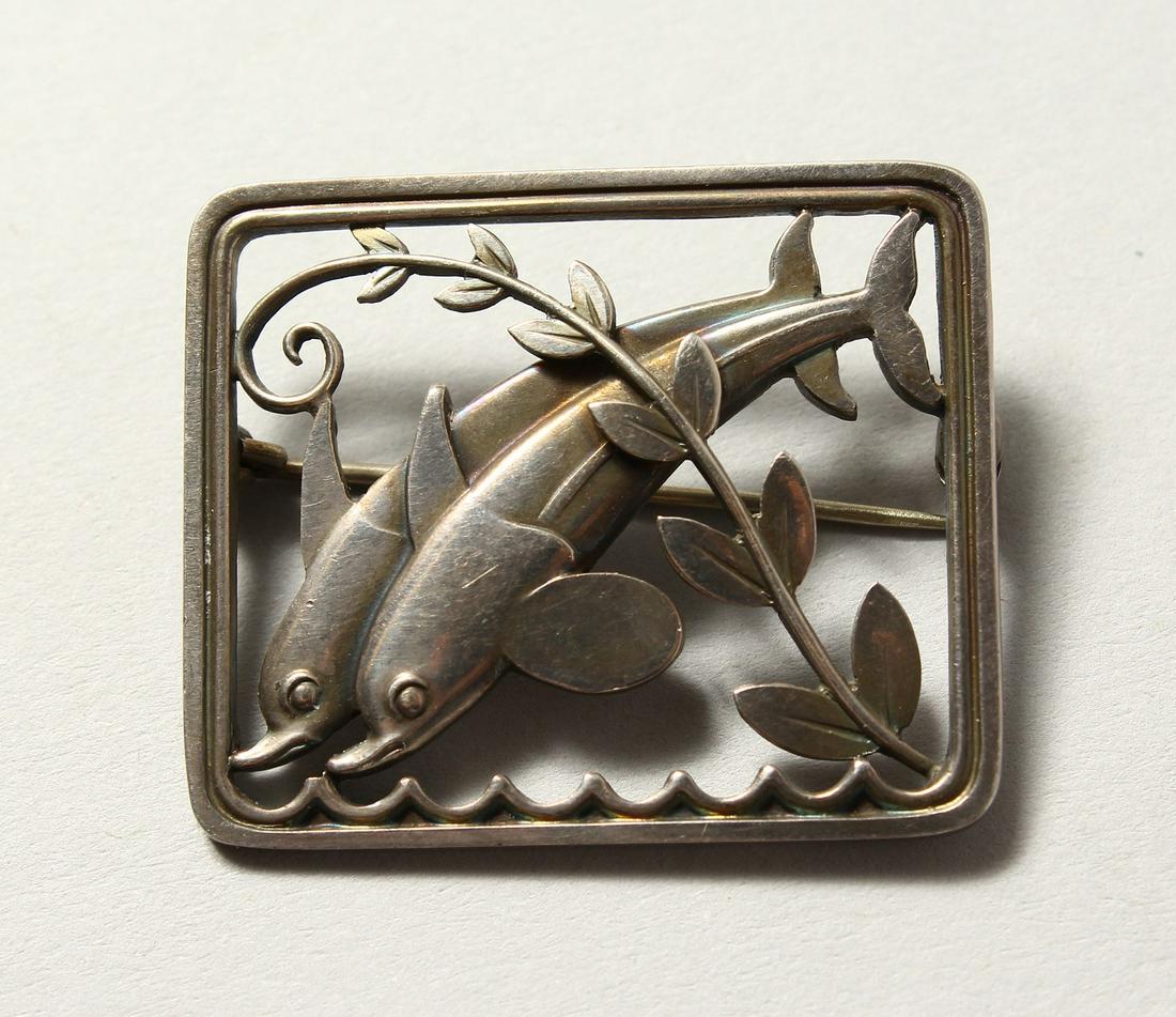 A GEORG JENSEN SILVERSMITHS LTD 925 STERLING SILVER: A GEORG JENSEN SILVERSMITHS LTD 925 STERLING SILVER DOUBLE DOLPHIN BROOCH. 3.5cms x 3cms.