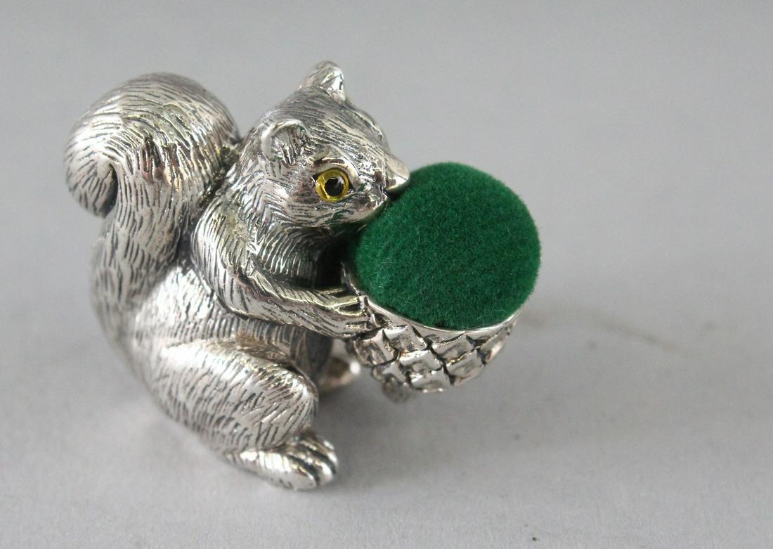 A SILVER SQUIRREL PIN CUSHION. 1.5ins.: A SILVER SQUIRREL PIN CUSHION. 1.5ins.