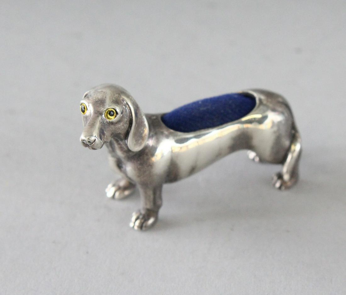 A SILVER DACHSHUND DOG PIN CUSHION. 2ins.: A SILVER DACHSHUND DOG PIN CUSHION. 2ins.
