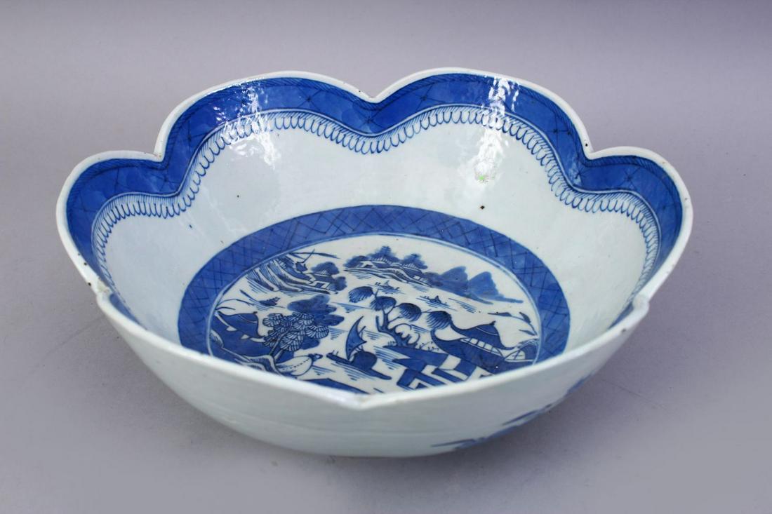 AN 18TH CENTURY CHINESE BLUE AND WHITE PORCELAIN LOBED: AN 18TH CENTURY CHINESE BLUE AND WHITE PORCELAIN LOBED EDGE BOWL, the bowl decorated with landscapes scenes, 24.5cm diameter.