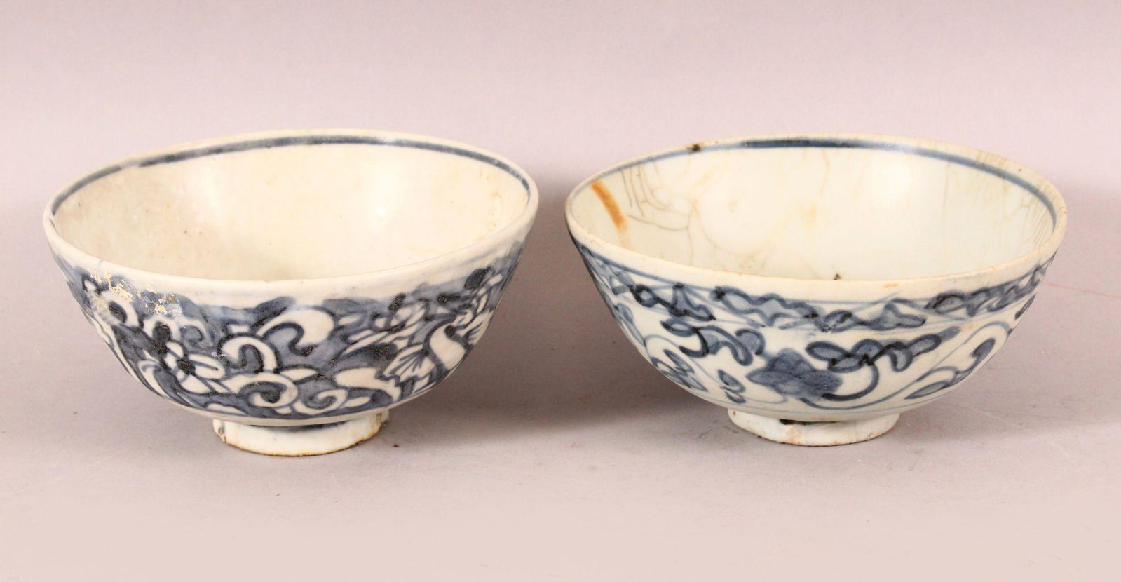 A PAIR OF CHINESE WANLI PERIOD BLUE & WHITE SHIPWRECK: A PAIR OF CHINESE WANLI PERIOD BLUE & WHITE SHIPWRECK PORCELAIN BOWLS.